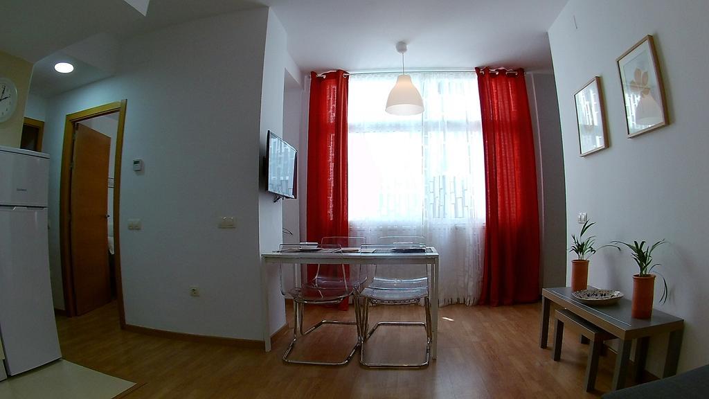Mitjana Plaza Apartment