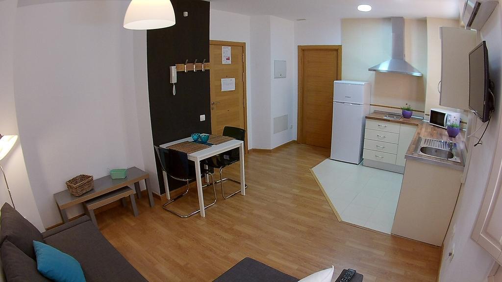 Mitjana Plaza Apartment